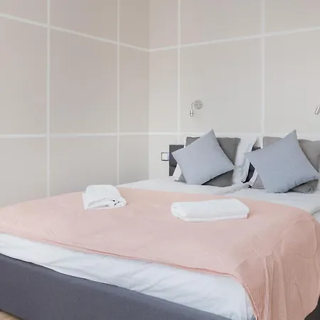 דירה With Balcony Near The In By Renters