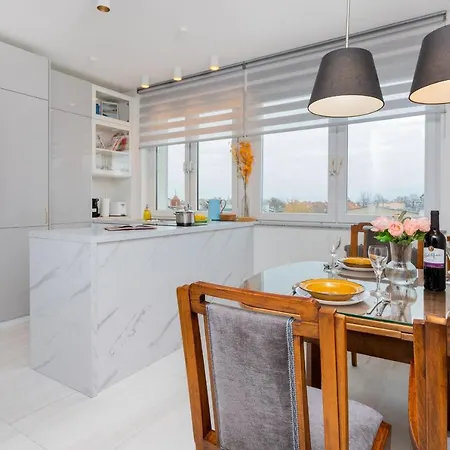 Lägenhet With Balcony Near The In By Renters Sopot