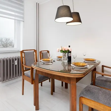 Lägenhet With Balcony Near The In By Renters Sopot