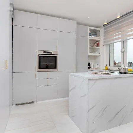 With Balcony Near The In By Renters Daire