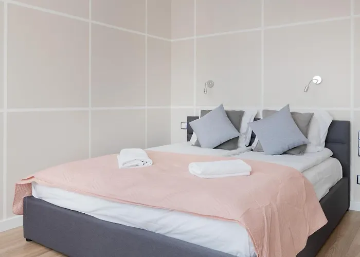 דירה With Balcony Near The In By Renters